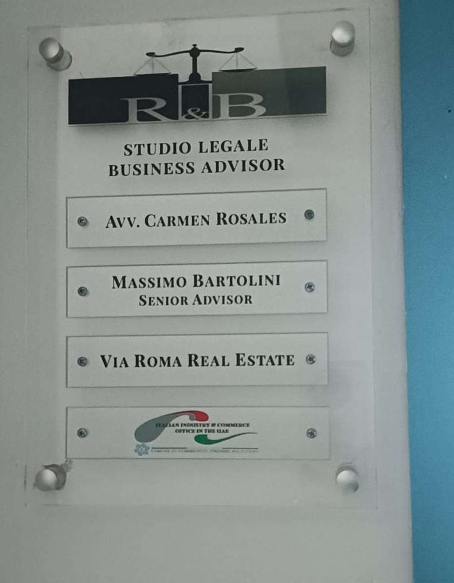 La targa dello Studio: Studio Legale, Business Advisor, Via Roma Real Estate